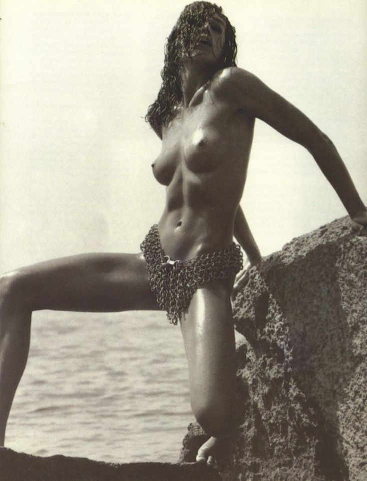 Датская модель Конни Нильсен горячие интим фото.