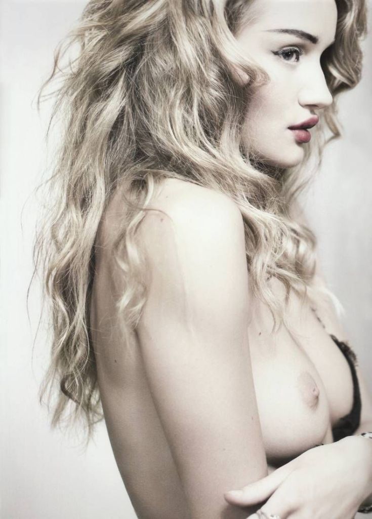 Слив фото британская модель Роузи Хантингтон-Уайтли википедия горячие интим фото