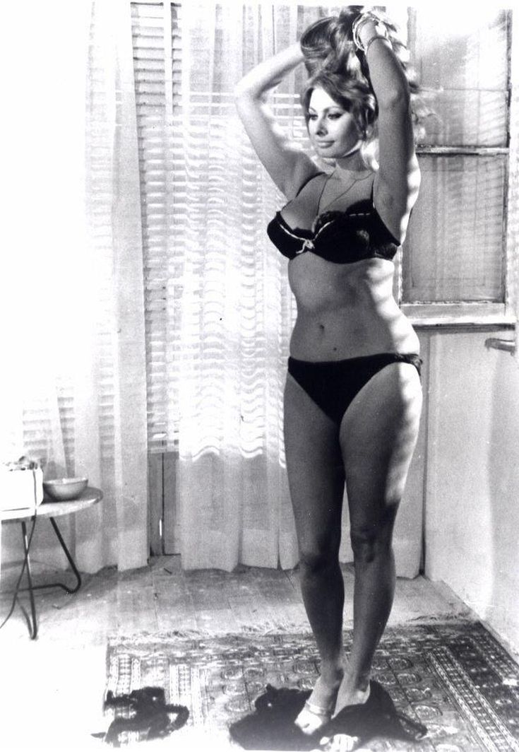 Слив фото итальянская актриса Софи Лорен википедия горячие интим фото
