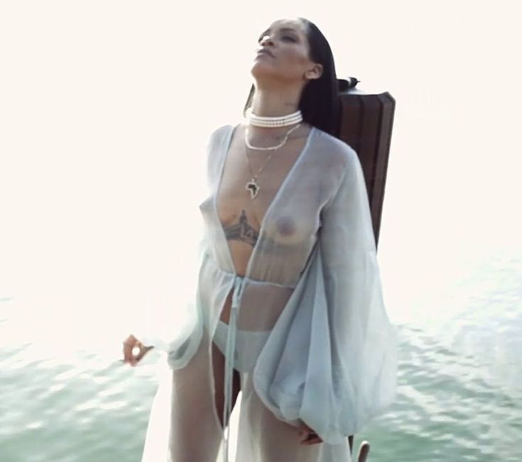 Американская певица слив фото Рианна википедия горячие интим фото