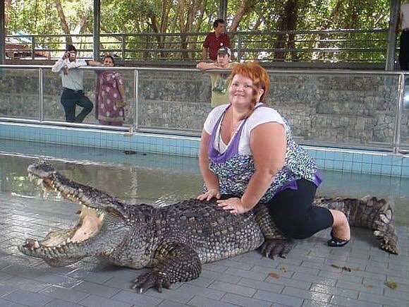 Толстуха на крокодиле