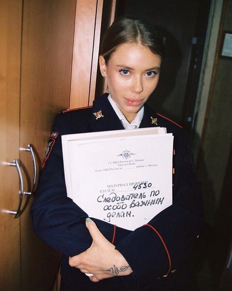 Скандальная блогерша в форме МВД Алина Тапилина слив фото 18+