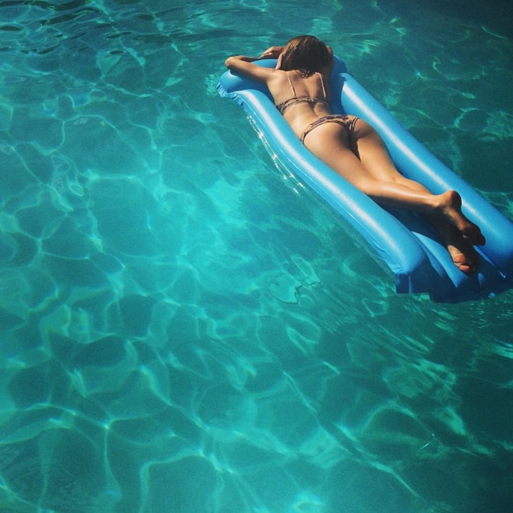 Эмили браунинг фото в купальнике