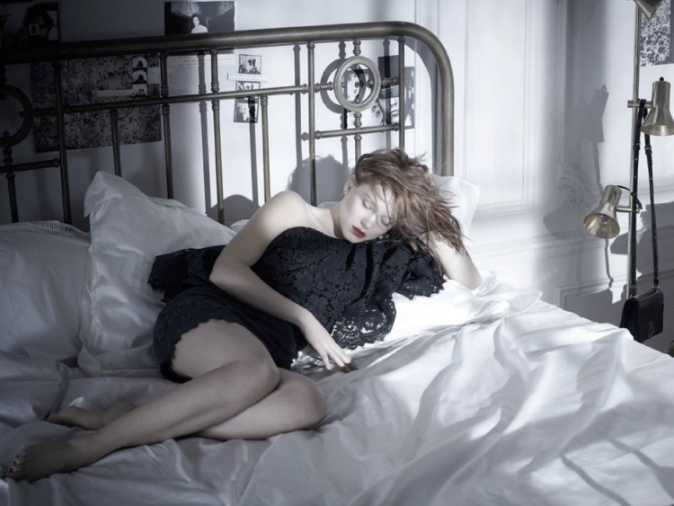Французская киноактриса и модель Леа Сейду горячие интим фото
