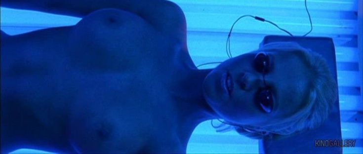 Канадская актриса Челан Симмонс горячие интим фото