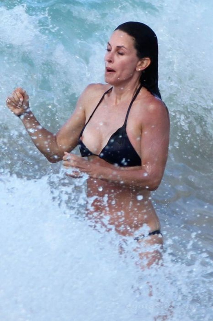 Слив фото Кортни Кокс американская актриса (Моника из "Друзей") википедия горячие интим фото